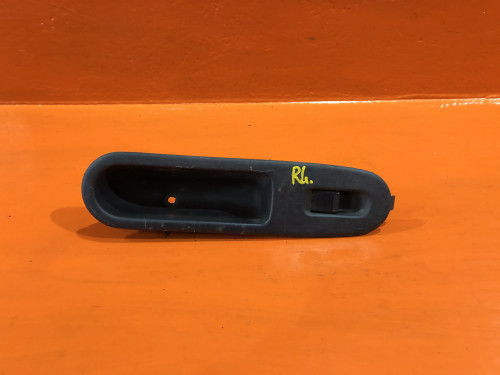 Кнопка стеклоподъемника задняя левая HONDA HR-V  35770-S04-003ZD
