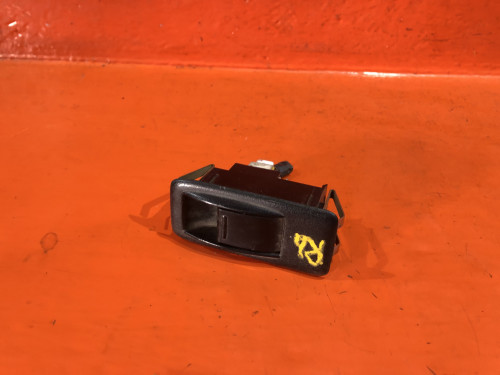 Кнопка стеклоподъемника задняя левая SUZUKI ESCUDO TA01/11/31/51/TD01/11/31/51/61 37995-56B50