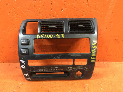 Рамка магнитофона TOYOTA COROLLA *E10*