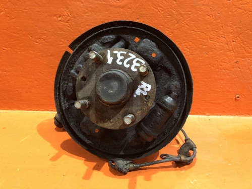 Ступица задняя левая MAZDA 323 1998-2002 B25D-26-115