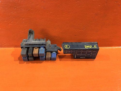 Блок предохранителей подкапотный NISSAN LIBERTY *M12 24383-VE002