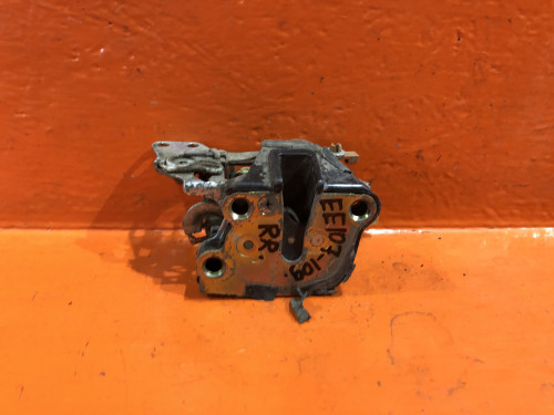 Замок двери задней правой TOYOTA COROLLA *E10* 69305-12010