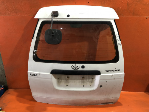 Дверь пятая / дверь задняя TOYOTA LITE ACE NOAH *R4*/*R5* 67005-2R320