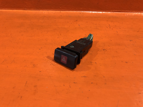 Кнопка аварийной сигнализации TOYOTA LITE ACE NOAH *R4*/*R5* 84332-28130