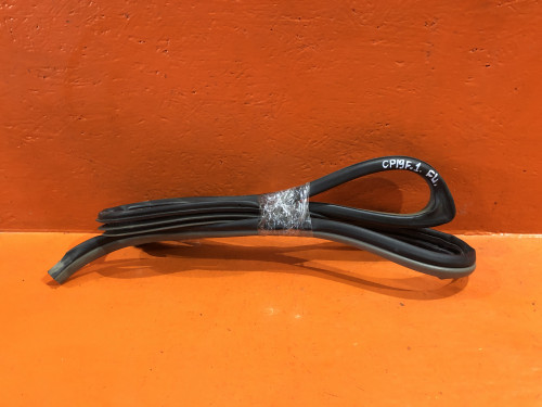 Уплотнитель двери передний левый MAZDA PREMACY CP* CB0168911C05