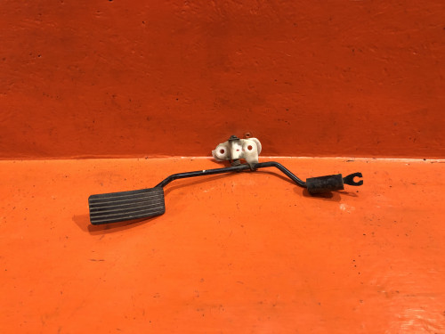 Педаль газа MITSUBISHI DIAMANTE F3*/F4* MR131208