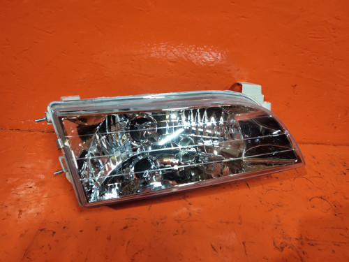 Фара передняя правая TOYOTA COROLLA *E10* NLC2092