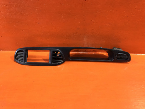 Консоль под щиток приборов NISSAN LIBERTY *M12 68240-WF700
