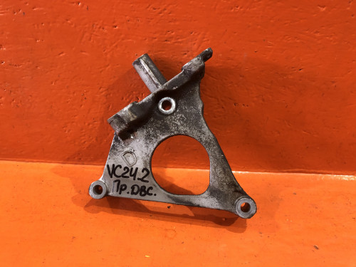 Крепление подушки двигателя правой NISSAN SERENA *C24 11231-4N100