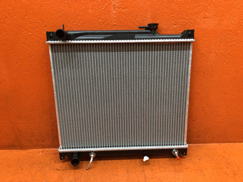 Радиатор двигателя SUZUKI ESCUDO TA01/11/31/51/TD01/11/31/51/61 LG-17700-77E20