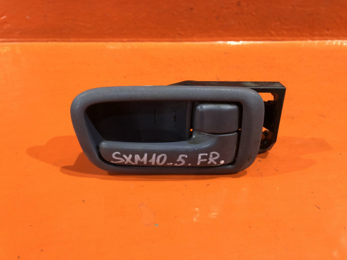 Ручка двери передней правой салонная TOYOTA IPSUM CXM10G|SXM10G|SXM15G 69205-44010-B1