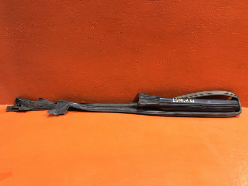 Уплотнитель двери передний левый TOYOTA CROWN *S14* 62314-30090-B0