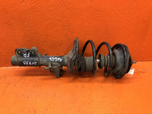 Стойка передняя правая NISSAN LARGO *W30