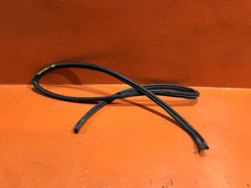 Уплотнитель двери задний правый MAZDA ATENZA GG3P|GGEP|GG3S|GGES|GY3W|GYEW GK2E-68-913