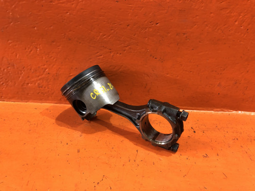 Поршень с шатуном TOYOTA AVENSIS 1997-2003  13201-64032