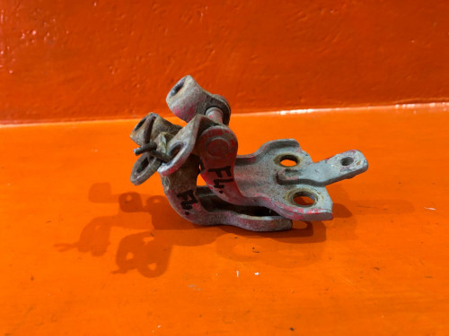 Петля двери передней левой TOYOTA DUET