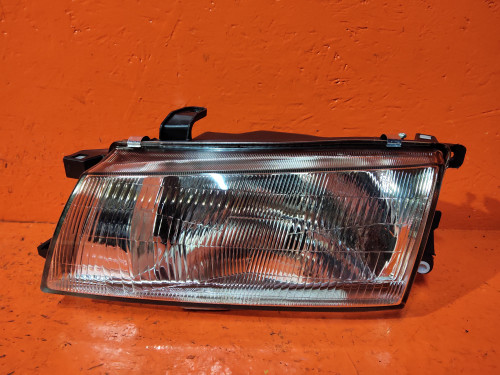 Фара передняя левая TOYOTA CARINA *T19* NLC1031