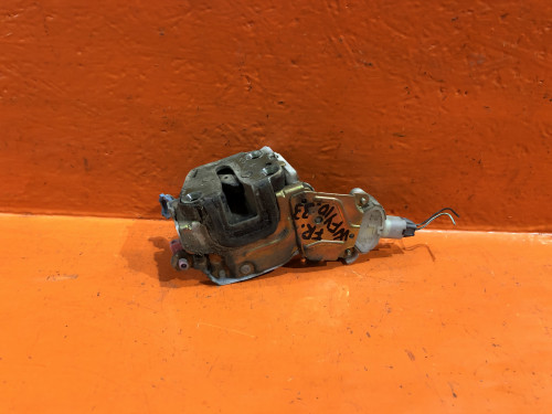 Замок двери передней правой NISSAN WINGROAD Y10 80500-69R10