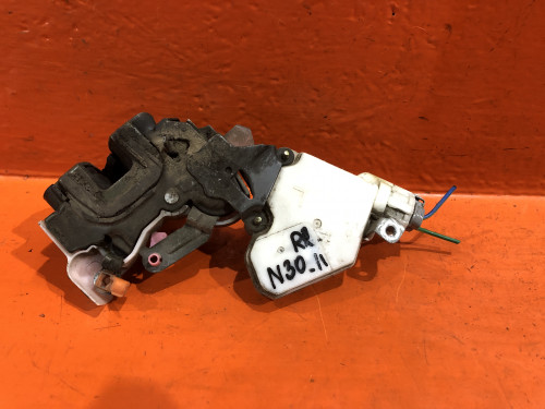 Замок двери задней правой NISSAN RNESSA 825025V000