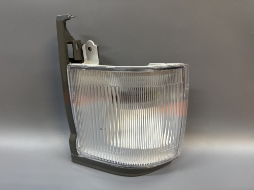 Габарит левый TOYOTA HIACE RZH*/KZH*/LH* ST21215D5L
