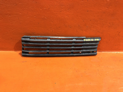 Решетка в передний бампер MITSUBISHI DIAMANTE F3*/F4* MR208514