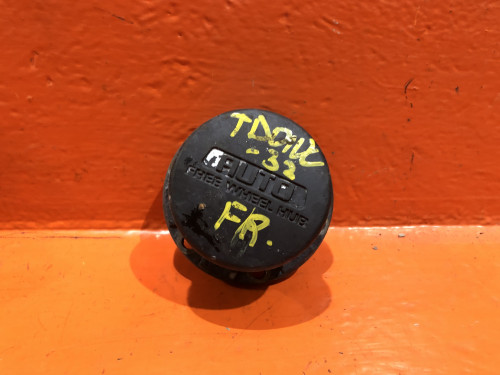 Хаб передний SUZUKI ESCUDO TA01/11/31/51/TD01/11/31/51/61 4381060A10