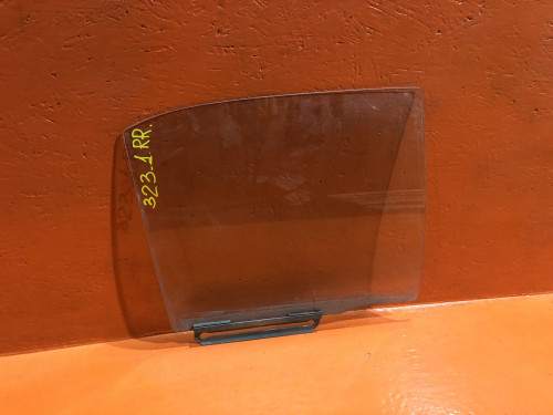Стекло двери задней правой MAZDA 323 1998-2002 B25D-72-510B