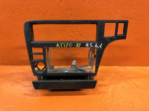 Рамка магнитофона TOYOTA CARINA *T17*