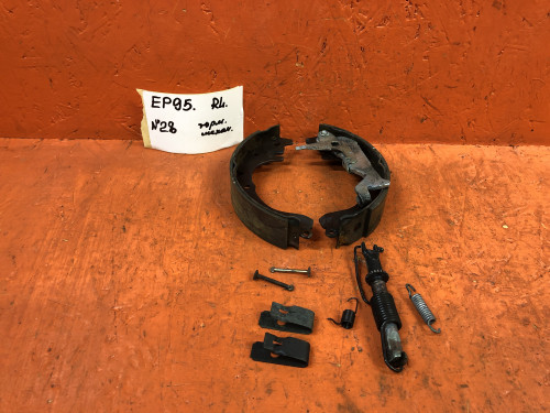 Колодки тормозные задние барабанные TOYOTA STARLET *P9*