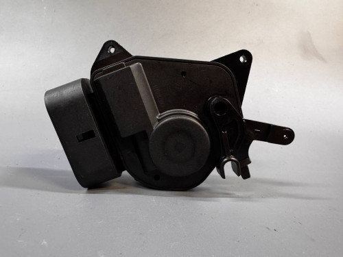 Замок двери передней левой TOYOTA RAV 4 2000-2005  LATY001