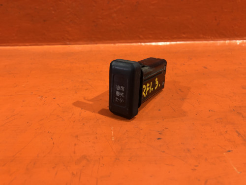 Кнопка HONDA STEPWGN RF1/2 79560-S47-013ZA