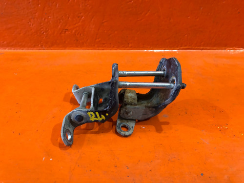 Петля двери задней левой TOYOTA CORONA EXIV ST18*