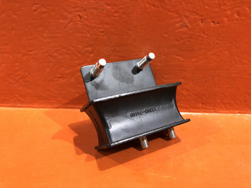 Подушка двигателя левая TOYOTA CAMRY SV30 0112SV32C