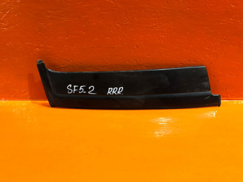 Накладка на стойку кузова правая SUBARU FORESTER SF5/9 65227FC000