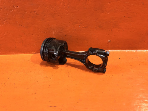 Поршень с шатуном TOYOTA AVENSIS 1997-2003  13201-64032