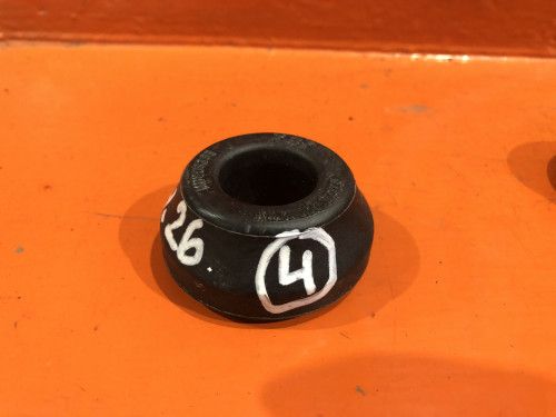 Сайлентблок заднего рычага MITSUBISHI PAJERO V1*/V2*/V3*/V4* MB809388