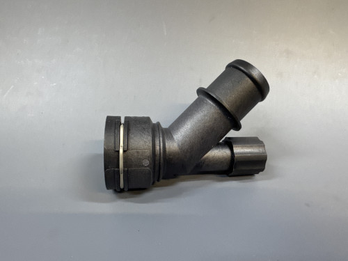 Фланец системы охлаждения AUDI A3 1996-2003 6Q0122291F