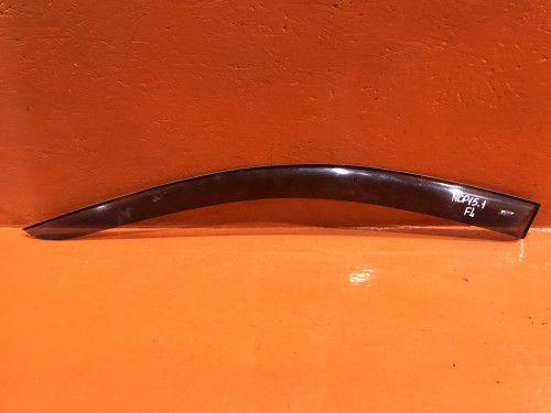 Ветровик передний левый TOYOTA VITZ *CP1*