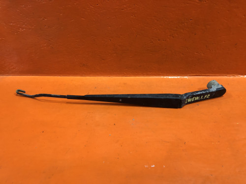 Поводок стеклоочистителя правый MAZDA MPV LW* L08167321A