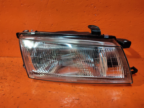 Фара передняя правая TOYOTA CARINA *T19* NLC1032