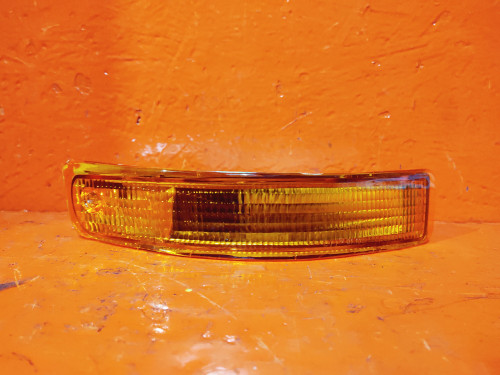 Поворотник бамперный правый TOYOTA COROLLA *E10* NLC5090