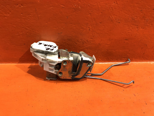 Замок двери передней правой MITSUBISHI DIAMANTE F3*/F4* MR236560