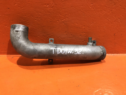 Патрубок SUZUKI ESCUDO TA01/11/31/51/TD01/11/31/51/61 1383057B10