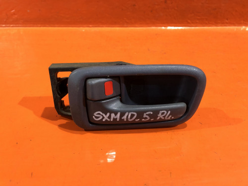 Ручка двери задней левой салонная TOYOTA IPSUM CXM10G|SXM10G|SXM15G 69206-44010-B1
