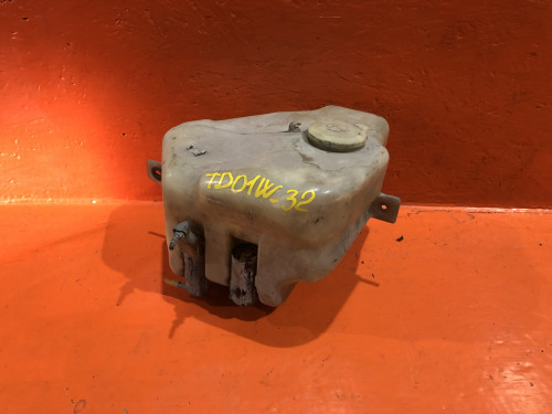 Бачок омывателя SUZUKI ESCUDO TA01/11/31/51/TD01/11/31/51/61 39132-60A12