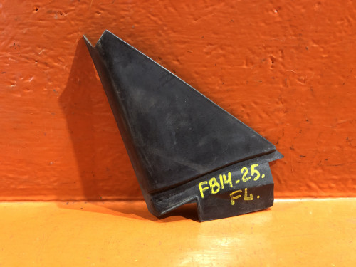 Уголок двери NISSAN SUNNY *B14 802930M000