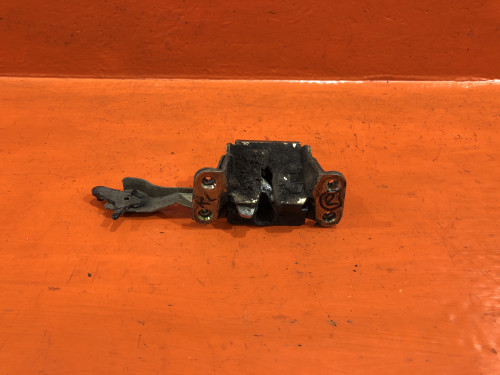 Замок двери задней левой TOYOTA LITE ACE NOAH *R4*/*R5* 69380-28050