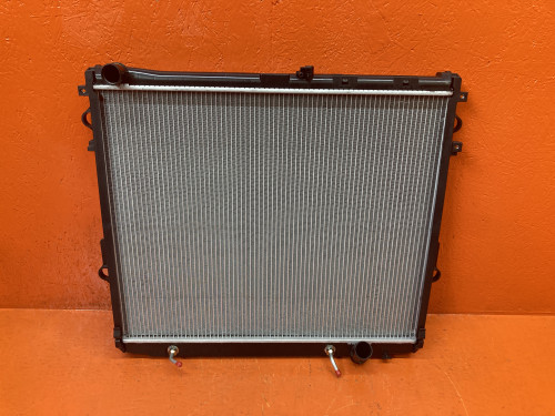 Радиатор двигателя TOYOTA LAND CRUISER 200 2008- LG-16400-51040