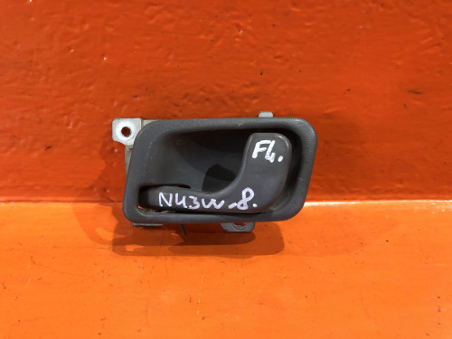 Ручка двери передней левой салонная MITSUBISHI CHARIOT N3*/N4* MB782795