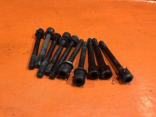 Болт головки блока цилиндров NISSAN AD Y10 1105616A00